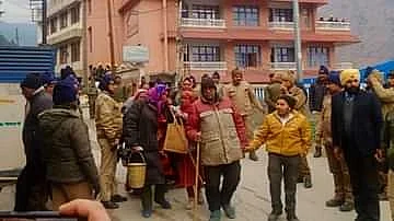 जोशीमठ : होटल माउंट व्यू और मलारी इन को गिराने का काम जारी, एक सप्ताह तक चलेगी कार्रवाई