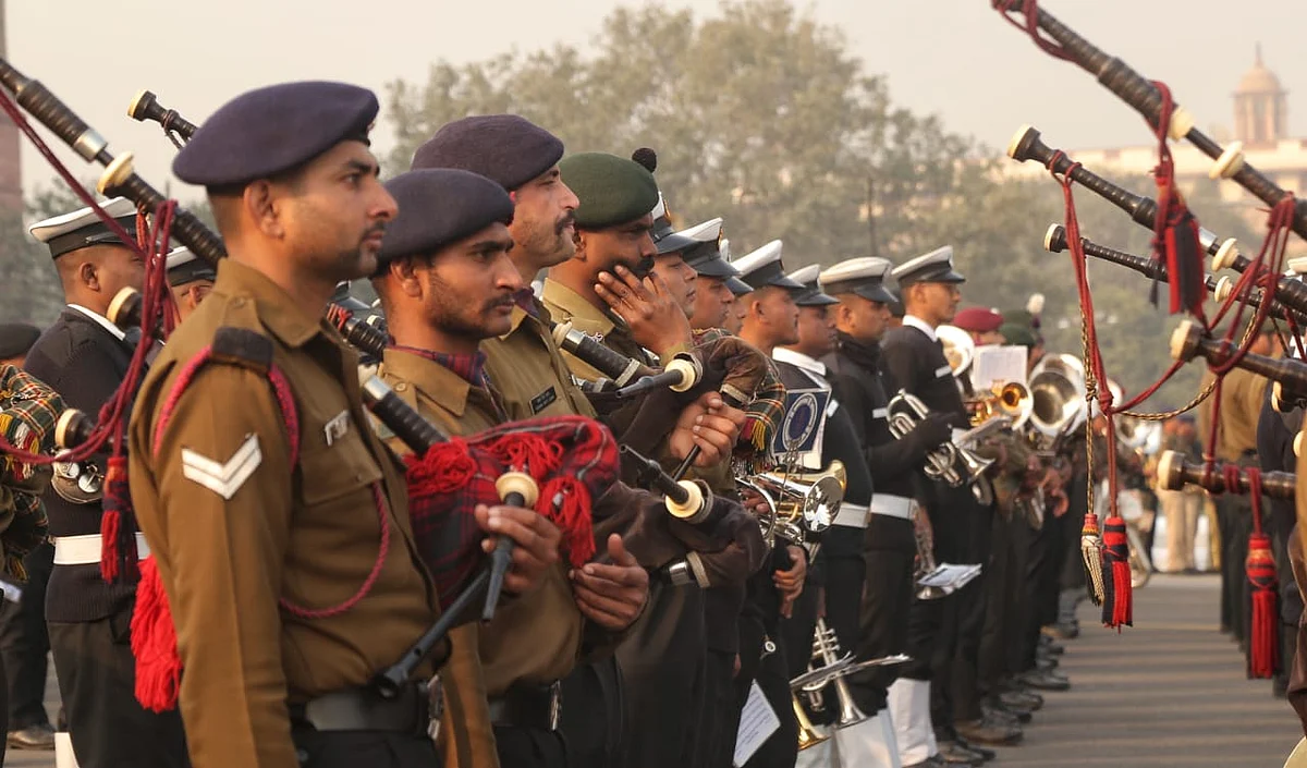 बीटिंग रिट्रीट समारोह के रिहर्सल के दौरान सशस्त्र बल का बैंड