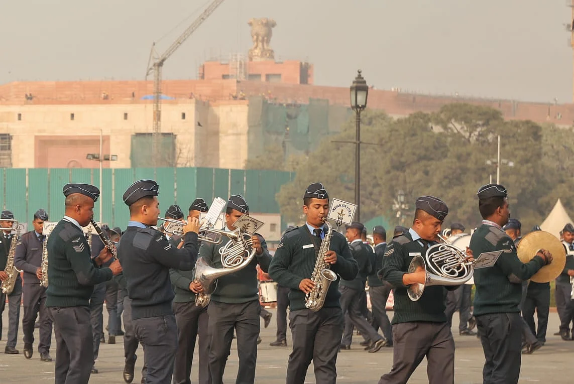 बीटिंग रिट्रीट समारोह के लिए धुन का अभ्यास करता वायु सेना का बैंड