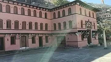जोशीमठ भू धंसाव: शंकराचार्य मठ में दरारें, खंडित हुआ शिवलिंग, शिव मंदिर धंसा, खौफ का मंजर