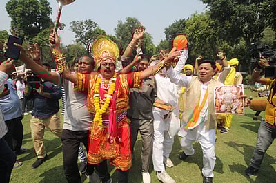 कर्नाटक चुनाव 2023 : रुझानों में कांग्रेस की ‘जय बजरंगबली’, आंधी में 'उड़ी' BJP- Karnataka Elections 2023: Congress's 'Jai Bajrangbali' in trends, BJP 'Uri' in the storm