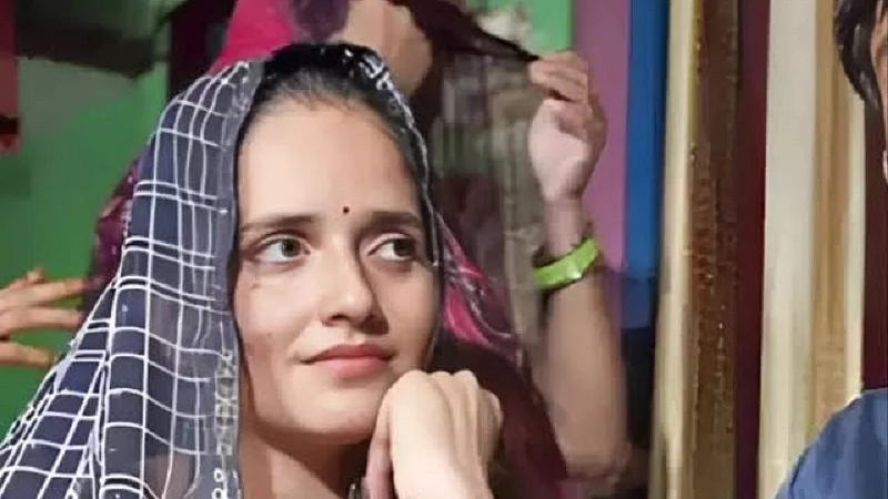 पाकिस्तान से आई सीमा हैदर को यूपी एटीएस ने  हिरासत में लिया