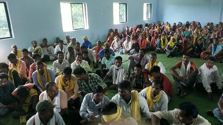 मध्य प्रदेश: बीजेपी दावे-वादे कितने करे, लेकिन जल-जंगल-जमीन बचाने के लिए लामबंद हो रहे हैं आदिवासी