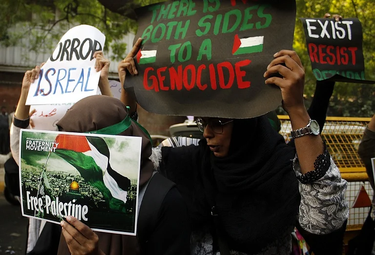 दिल्ली पुलिस ने इजरायल के खिलाफ प्रोटेस्ट को रोका, फिलिस्तीन समर्थक 50 प्रदर्शनकारियों को हिरासत में लिया