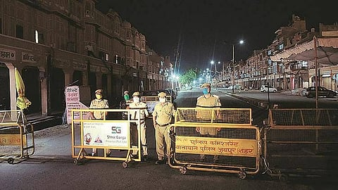 कोरोना हुआ बेकाबू, गुजरात, एमपी के बाद राजस्थान में भी कर्फ्यू, दिल्ली में फिर एक दिन में 111 लोगों की मौत