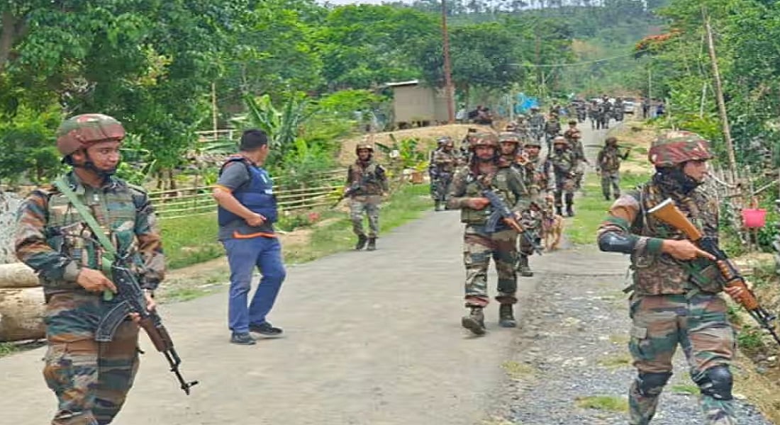 मणिपुर में महिलाओं सहित 1500 की भीड़ ने सर्च अभियान रोका, 12 उग्रवादियों को… A crowd of 1500 including women stopped the search operation in Manipur, 12 militants were…