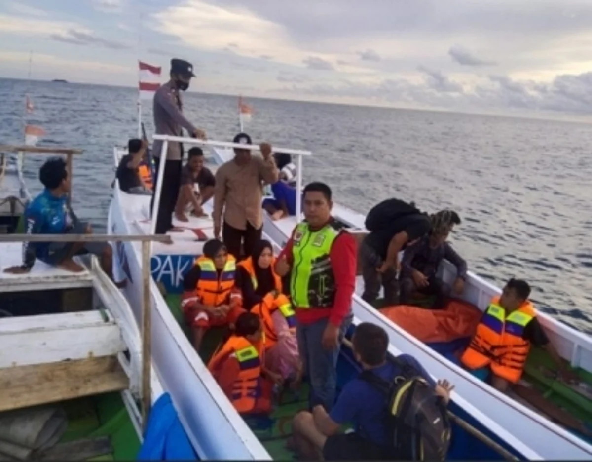 Indonesian ship sinks due to engine failure, More people to be rescued