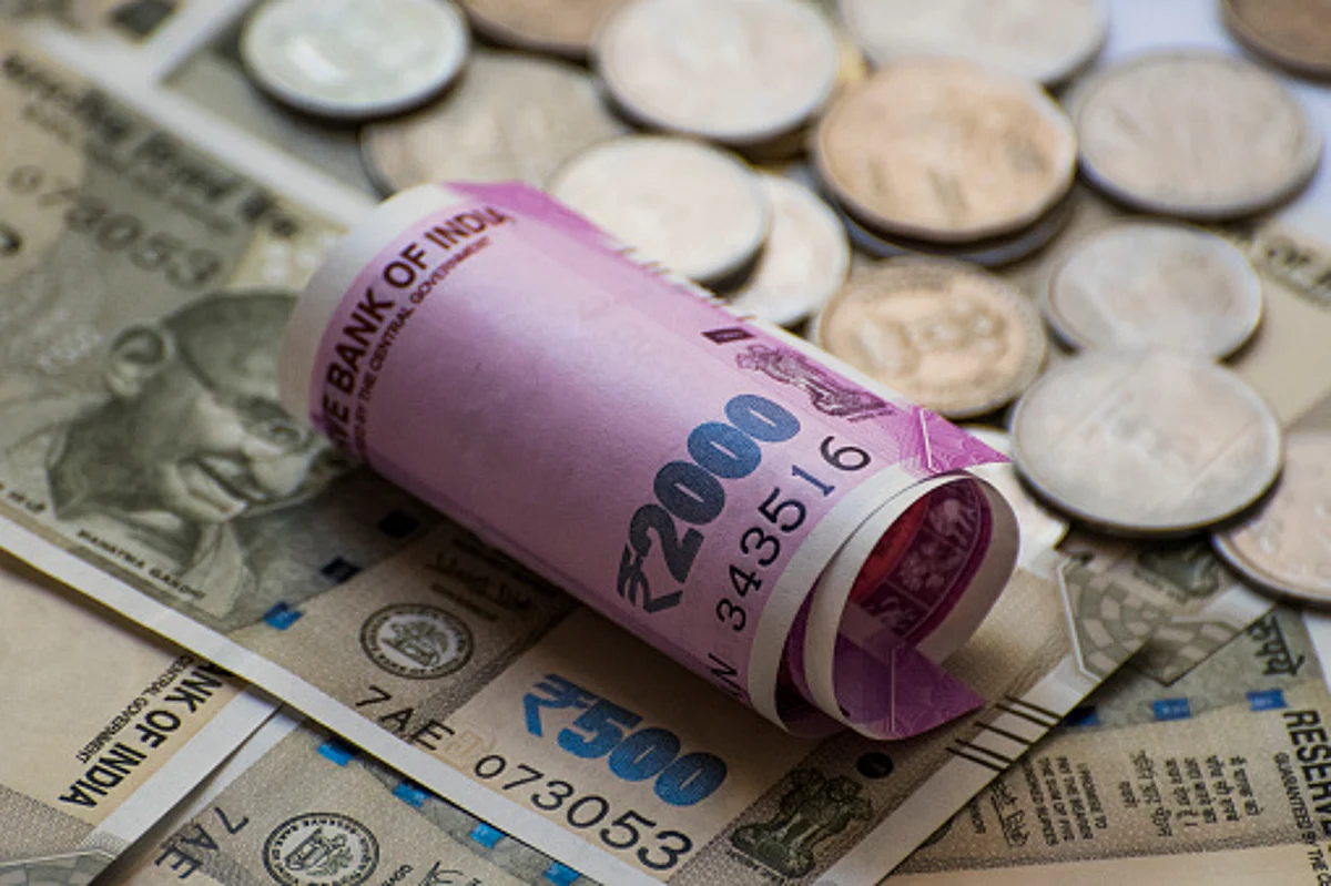 Indian rupee faces rock bottom against US dollar, situation to worsen supposably