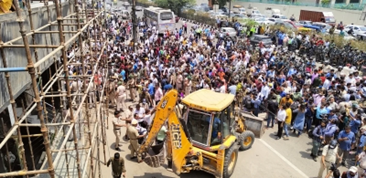 Cong, AAP upset as BJP'sets agenda' for civic polls with bulldozers at Shaheen Bagh