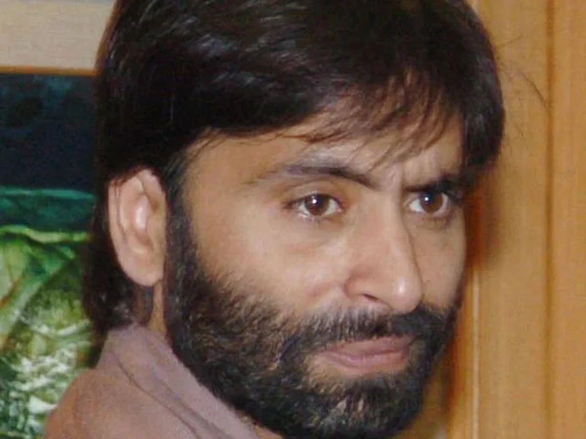 Cricketer Amit Mishra gives a befitting reply to Shahid Afridi's tweet supporting Yasin Malik