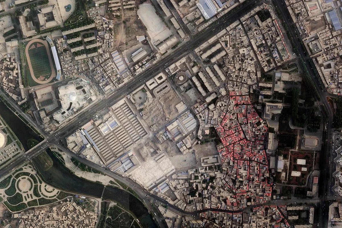 China demolishes Kashgar's famous Grand Bazaar