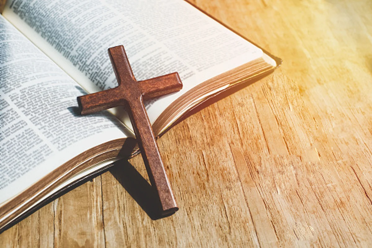 IS THERE A GOOD REASON TO ACCEPT CHRISTIANITY?