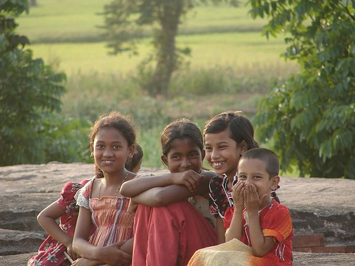 Bihar girl walks one kilometer on 1 leg to get to school