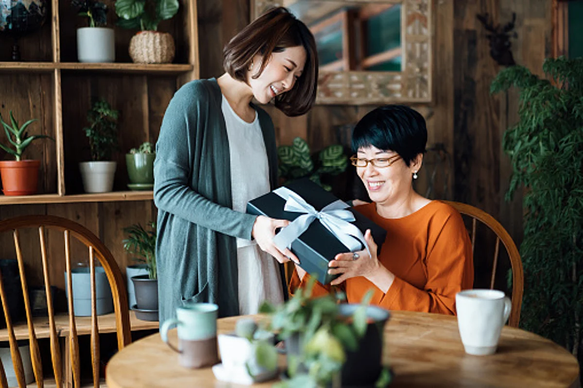 6 Simple ways you can surprise your mother this Mother's Day