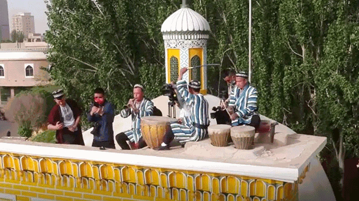 Officials from Xinjiang are claimed to have paid Uyghurs to perform dance at the Kashgar mosque