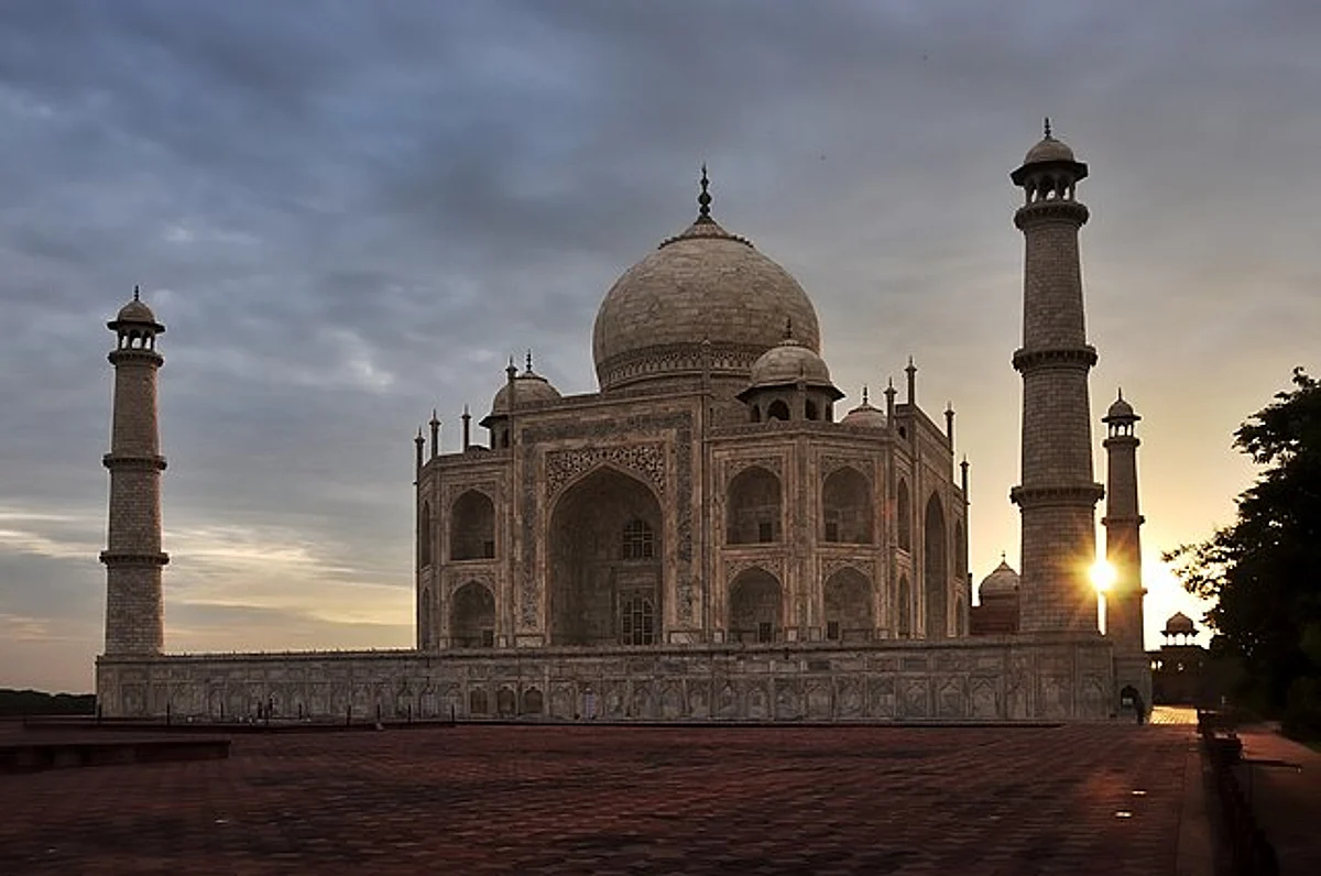 What's behind the claim about the Taj Mahal being a Hindu Temple?