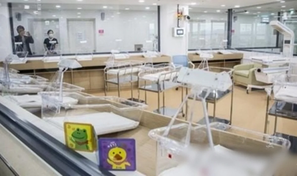 Childbirths in S.Korea hit record low in April; deaths jump to all-time high