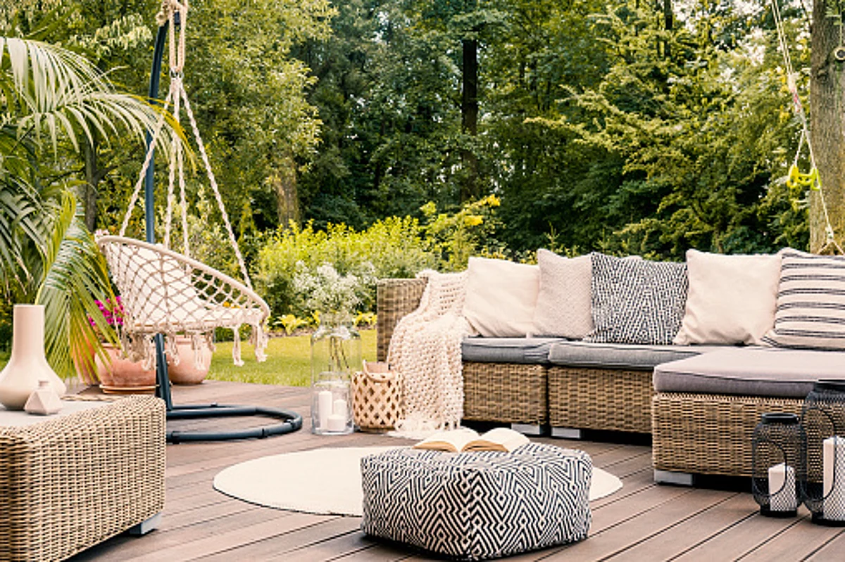 How to select the best and most attractive looking outdoor furniture