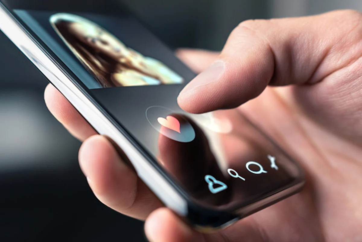 Just like the common people, celebrities also use online dating sites