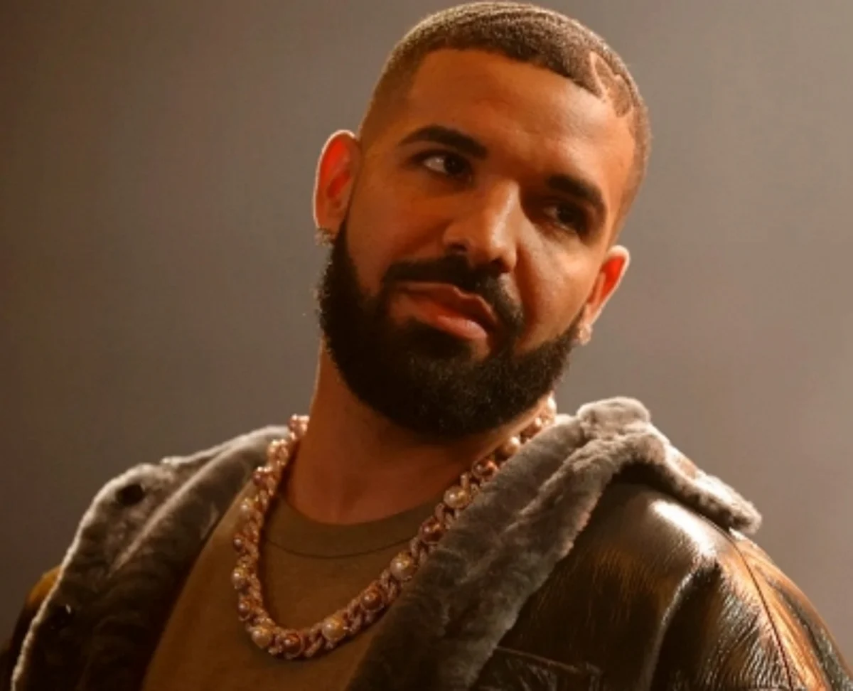 Drake pays tribute to Sidhu Moosewala on his radio show, playing the latter's hit songs