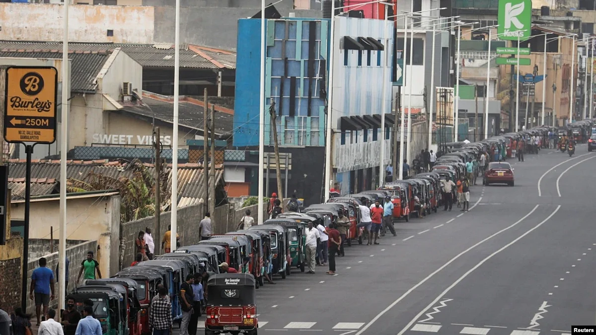 Three-wheelers queue to buy petrol due to fuel shortage, amid the country's economic crisis, in Colombo, Sri Lanka, July 5 2022.