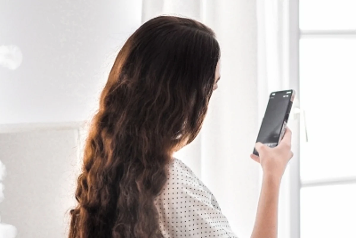 Indian smartphone users (IANS)