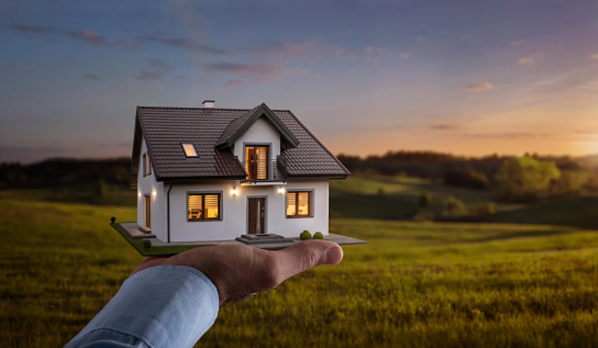Investing in real estate. (Pixabay)