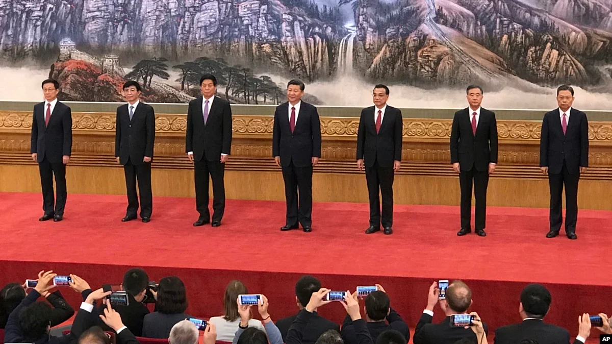 New members of the Politburo Standing Committee, from left, Han Zheng, Wang Huning, Li Zhanshu, Xi Jinping, Li Keqiang, Wang Yang, and Zhao Leji stood together on Oct. 25, 2017, the day after the end of the 19th Communist Party Congress.