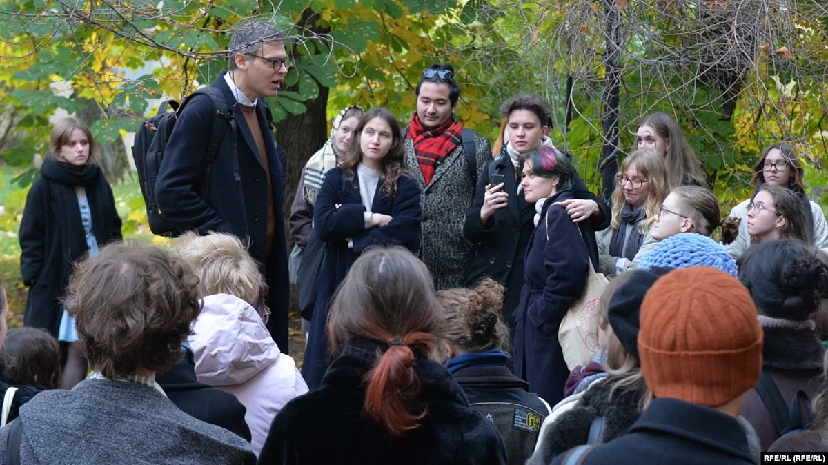 Denis Skopin says goodbye to his students at St. Petersburg State University after being fired for his anti-war views.