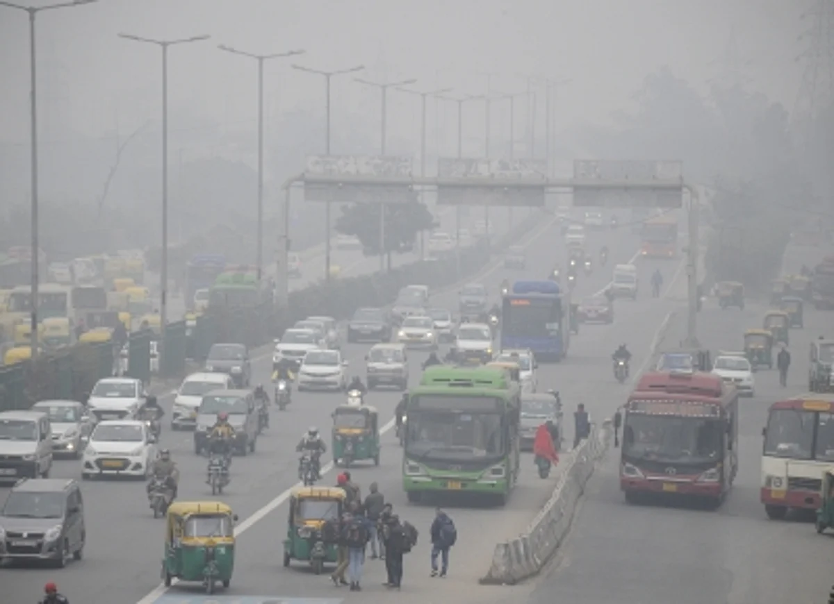 Anand Vihar's 'severe' air quality worsens as AQI climbs to 464.