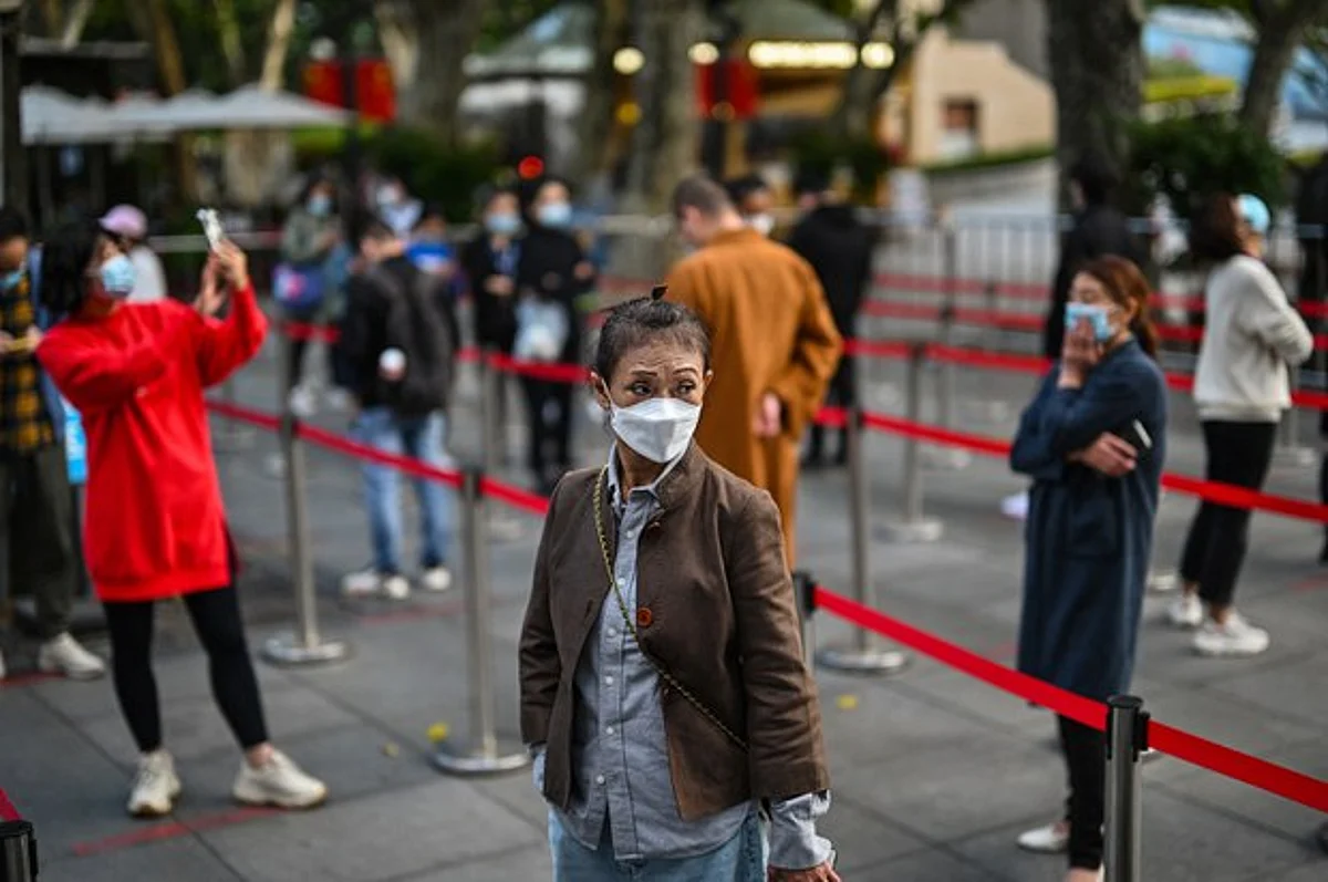 China: People wait in a line to test for COVID-19 in Shanghai's Jing'an district, Oct. 25, 2022.