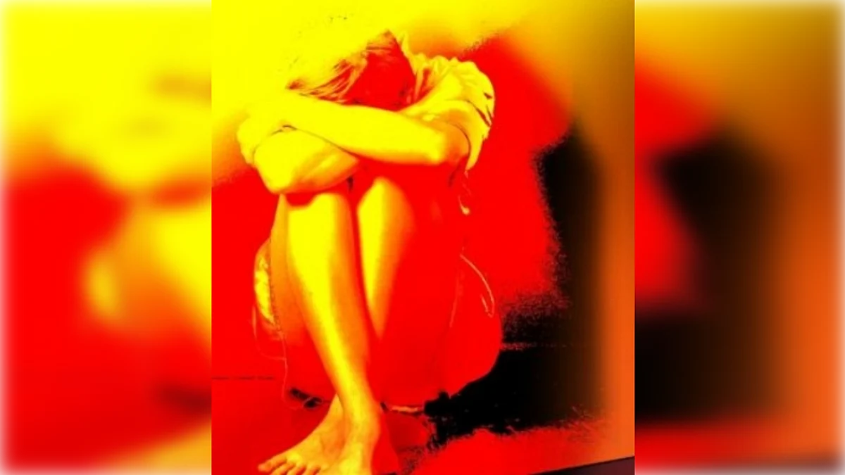 The girl was working in a fancy store in Bikarnakatte locality where she met Khaleel at the mobile shop and developed a friendship. Taking advantage of the bond, Khaleel allegedly planned the crime. (Representative Image)