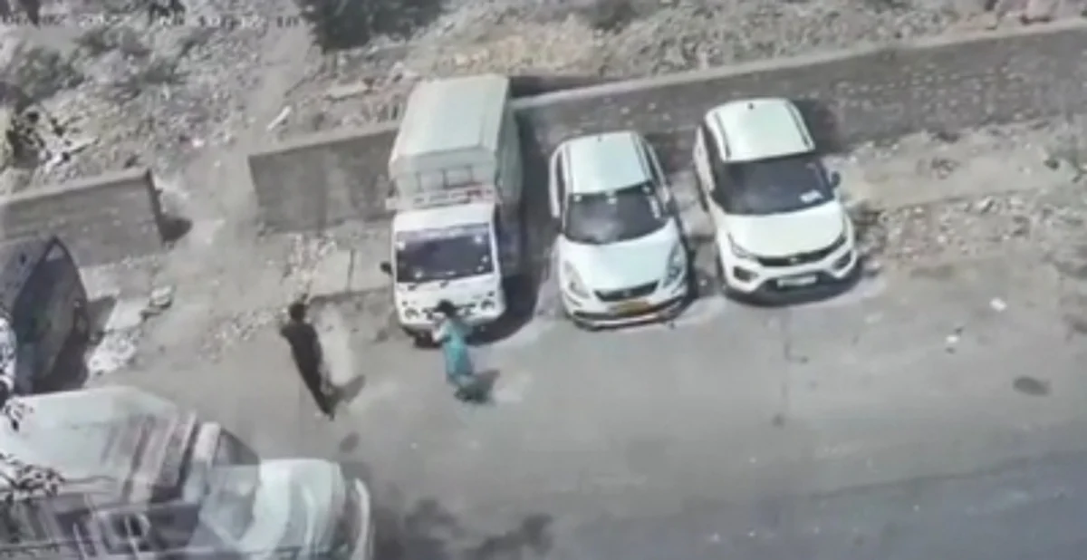 The Crime Branch of Delhi Police has arrested 48-year-old Poonam and her son for the killing of Das. Police have also recovered six body pieces, including the skull, and they are searching for the remaining body parts. (CCTV Footage)