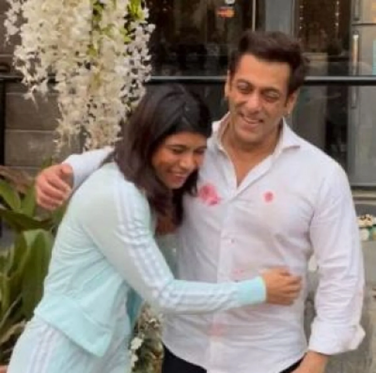 Salman Khan Dances With Indian Boxer Nikhat Zareen on His Iconic Song.