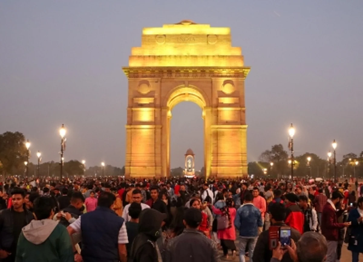 People throng India Gate, Connaught Place on New Year eve. (IANS)