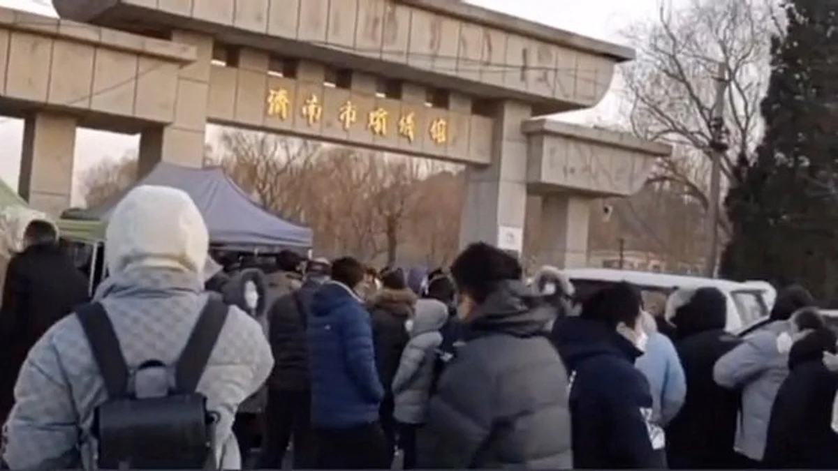People throng Jinan Funeral Home in Jinan, Shandong province, China, in this screenshot obtained from a social media video released on Monday, Dec. 26, 2022. (Reuters)