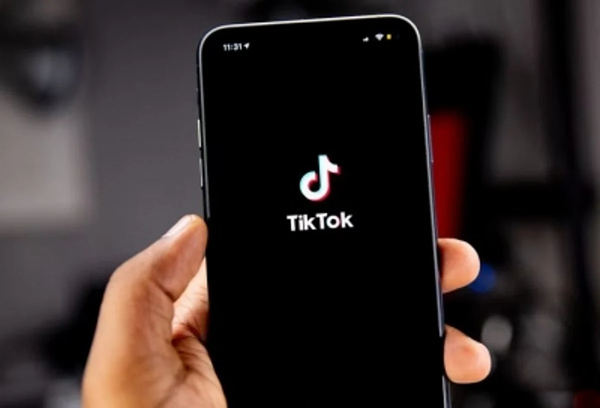 "Young singles, who make up a majority of Tinder, are increasingly becoming more intentional with who they spend their time with. (Representative Image- IANS)