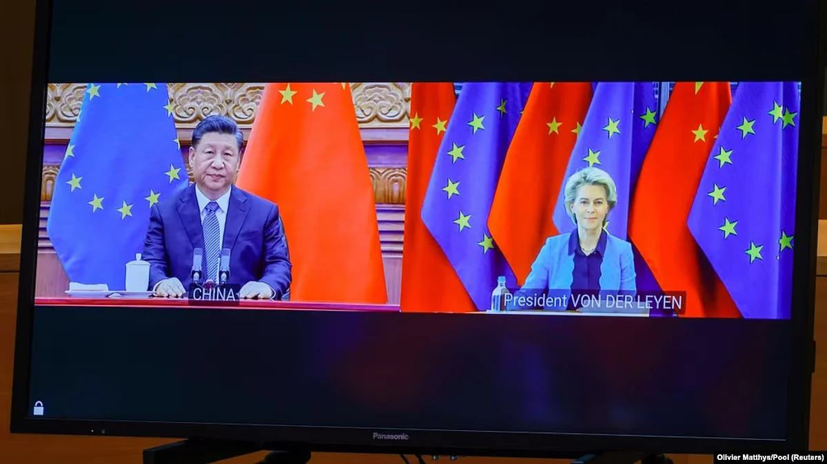Chinese leader Xi Jinping (left) and European Commission President Ursula von der Leyen speak via video conference during an EU-China summit in April. (RFE)