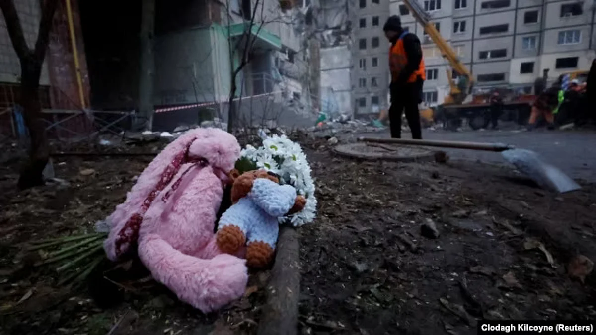 Tributes are left at the site where an apartment block was heavily damaged by a Russian missile strike, amid Russia's attack on Ukraine, in Dnipro, Ukraine January 16. (Reuters)