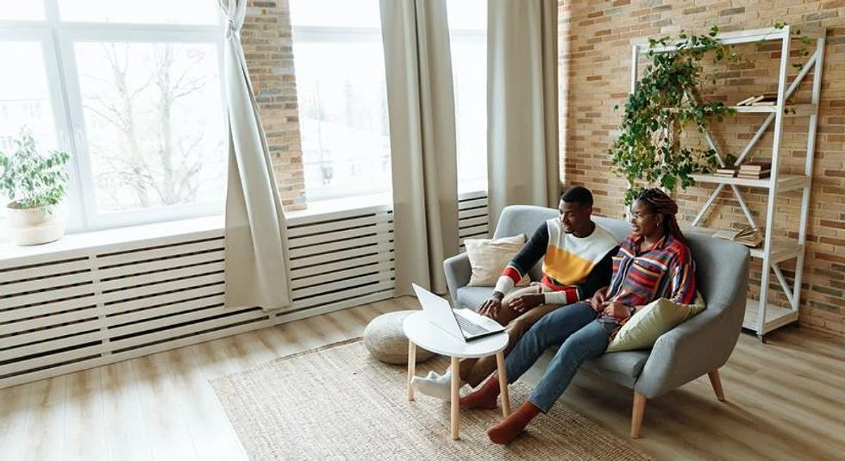 People are seeking for ways to interact with a diverse group of people inside a community to combat urban loneliness. | Photo by Shane Rounce on Unsplash