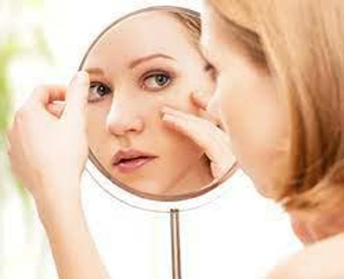 The major cause of acne in the winter is a decrease in water consumption.