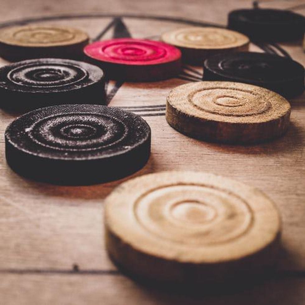 Know all the carrom foul rules to be victorious without defeat in the game