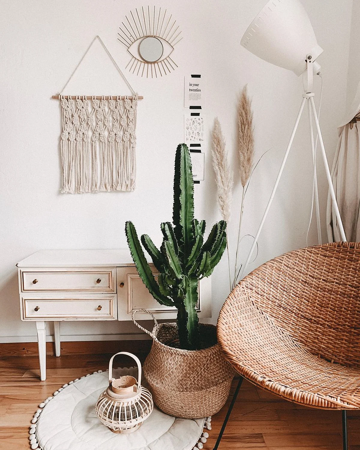 Bohemian home settings with vintage armchair. Photo by Ella de Kross on Unsplashc