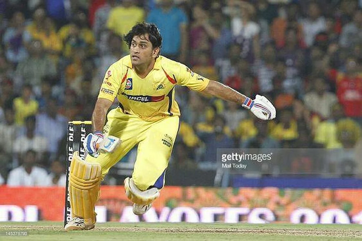 IPL: Dhoni Becomes the Second Wicket-Keeper to Claim 100 Catches
