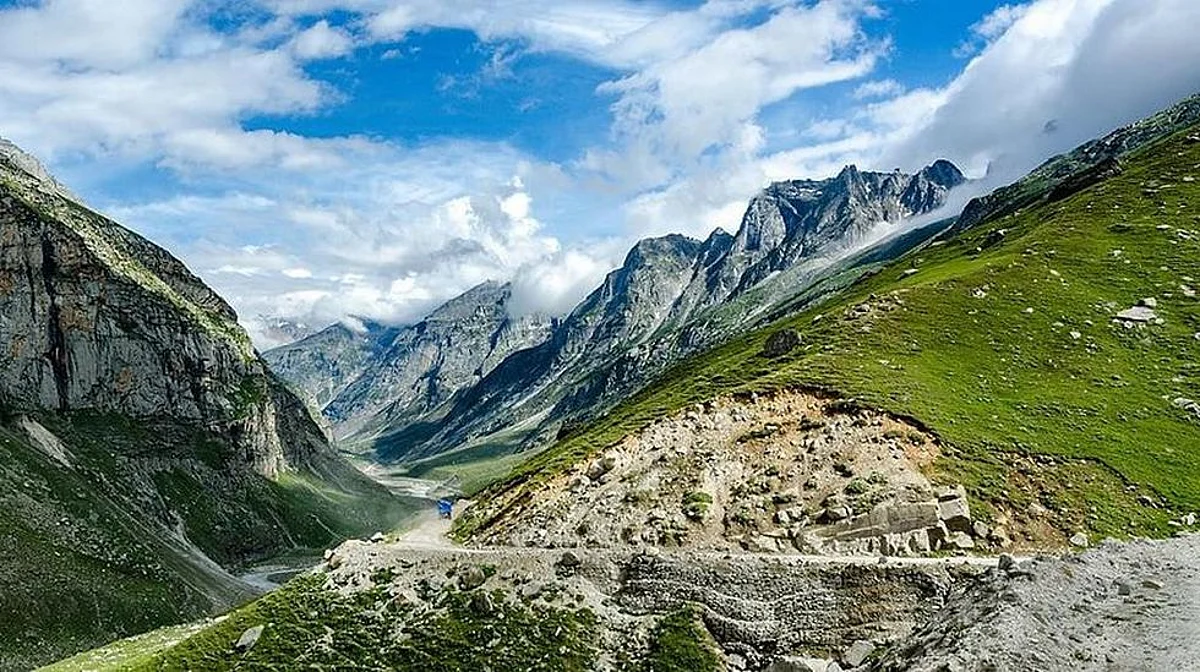 Top 10 Must Visit Places In Himachal Pradesh, India