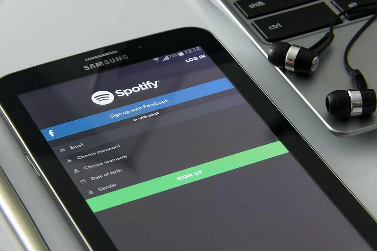 Spotify Paying Tax on Less Than 1% of Paid Subscribers: Apple