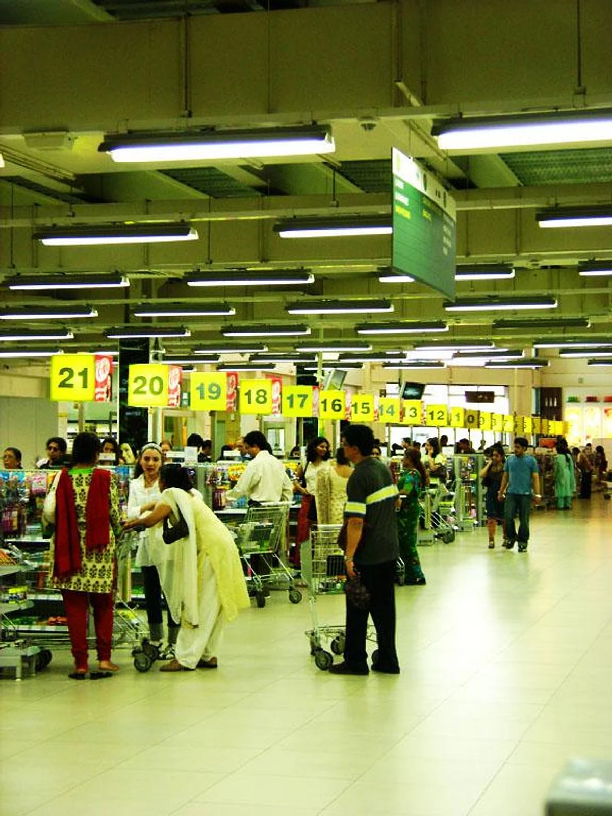 Using Phones While Shopping May Make You Buy More, Says Study