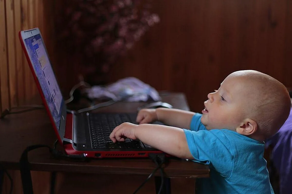 Toddler Locks Father’s iPad for Nearly Half a Century