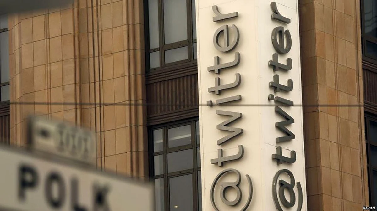 Far-Right Actividt Banned From Twitter For Criticizing Ilhan Omar