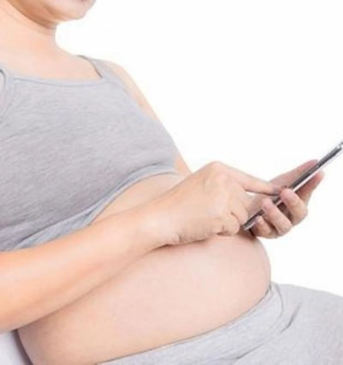 Radiations from gadgets may increase the risk of miscarriage: study